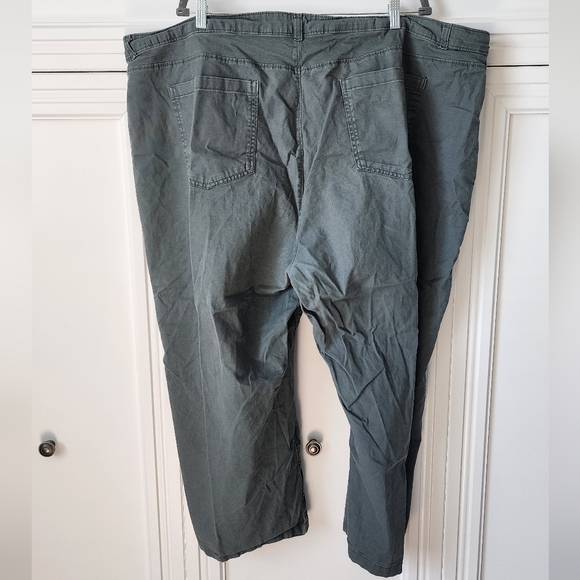 Old Navy Women's Extra High Rise Cropped Pants - Picture 3 of 4